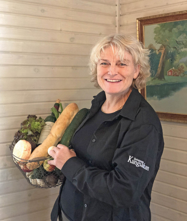 Marie Hedlund förbereder Skördemarknad på Laxön