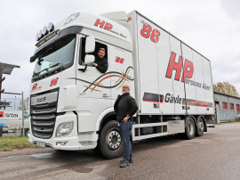 Henrik och Vezo diskuterar säkra och hållbara transporter.