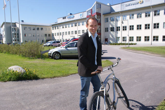 Tomas Grönqvist på cykel, foto Camilla Norin.