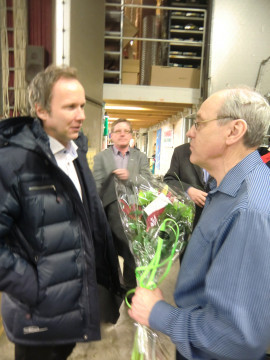 Thomas Wanke, Företagarna, och Per Hedbom, Nordea, uppvaktade med blommor